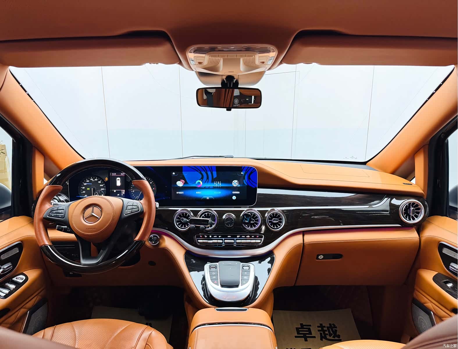 Mercedes-Benz 7, 2023 21