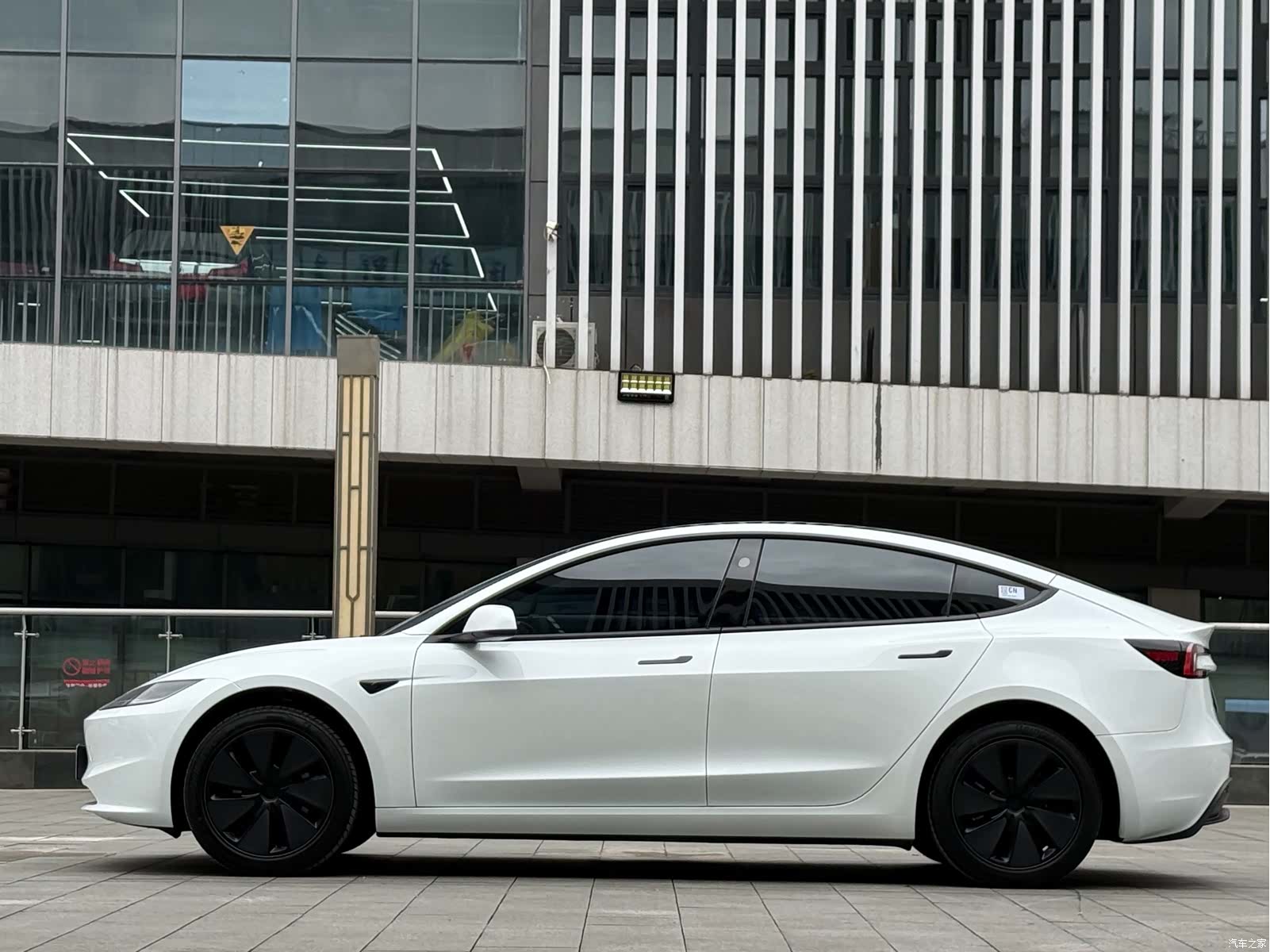 Tesla Model 3, 2025 все фото