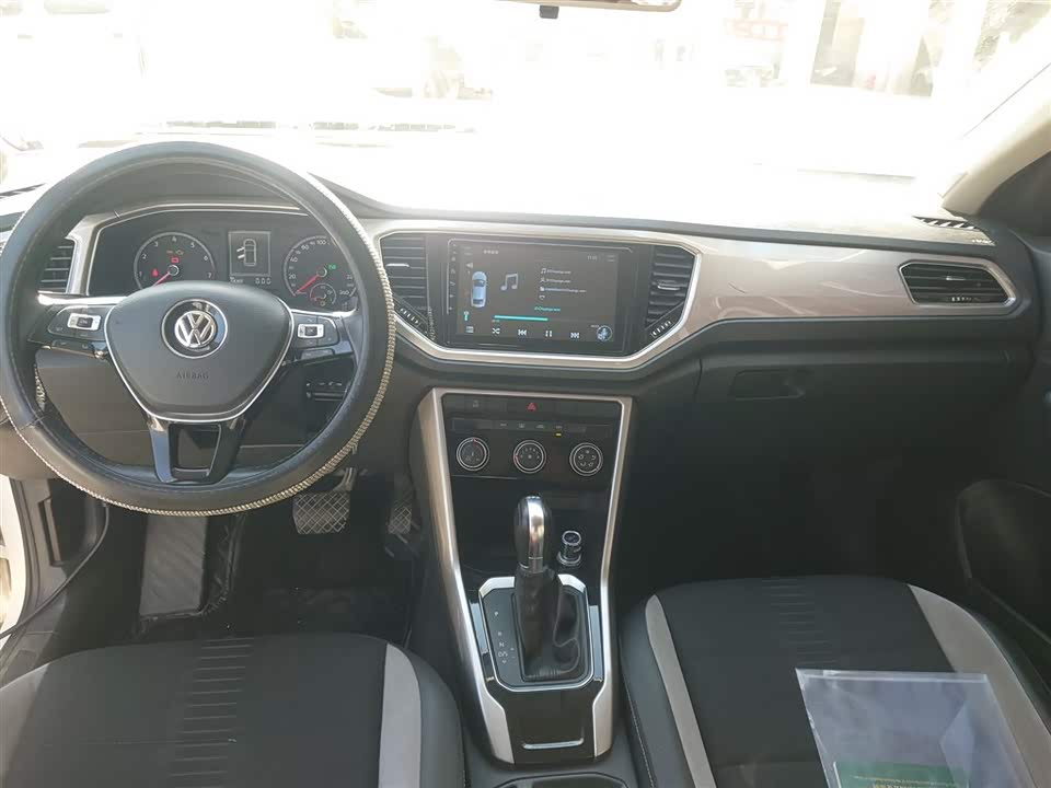 Volkswagen T-ROC exploring Songs