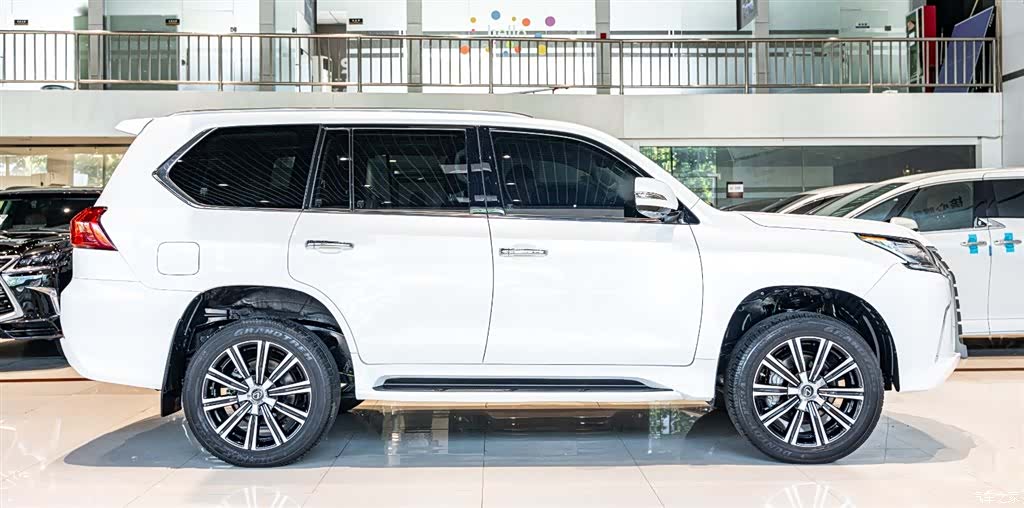 Lexus LX, 2022 4