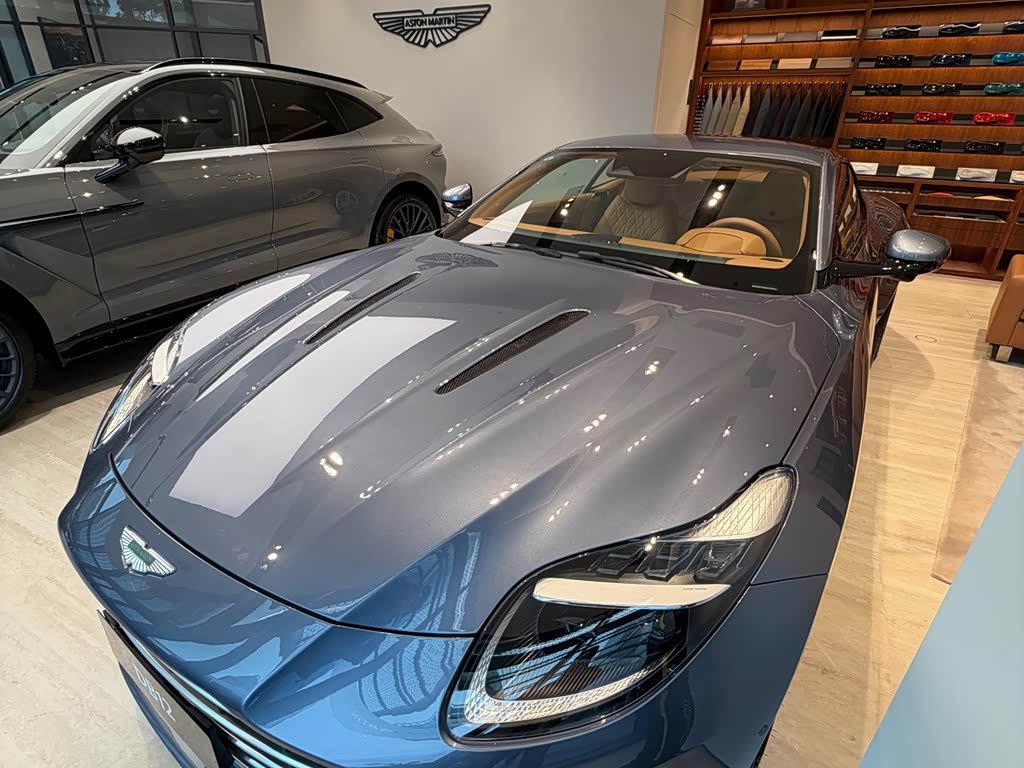 Aston Martin DB12