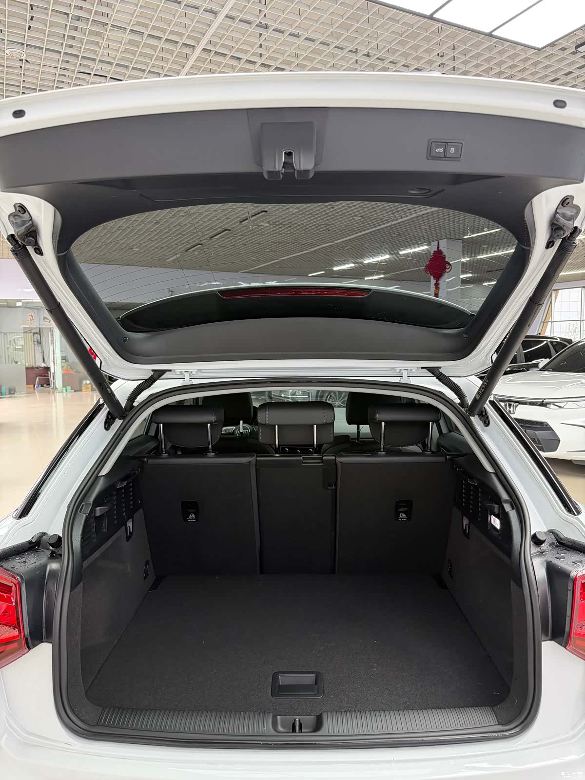 Audi Q2L, 2023 19