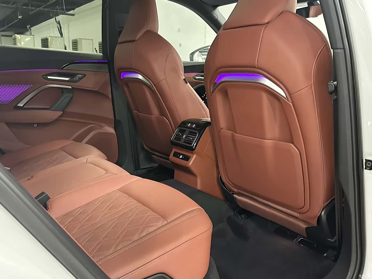 Audi Q5L, 2025 14