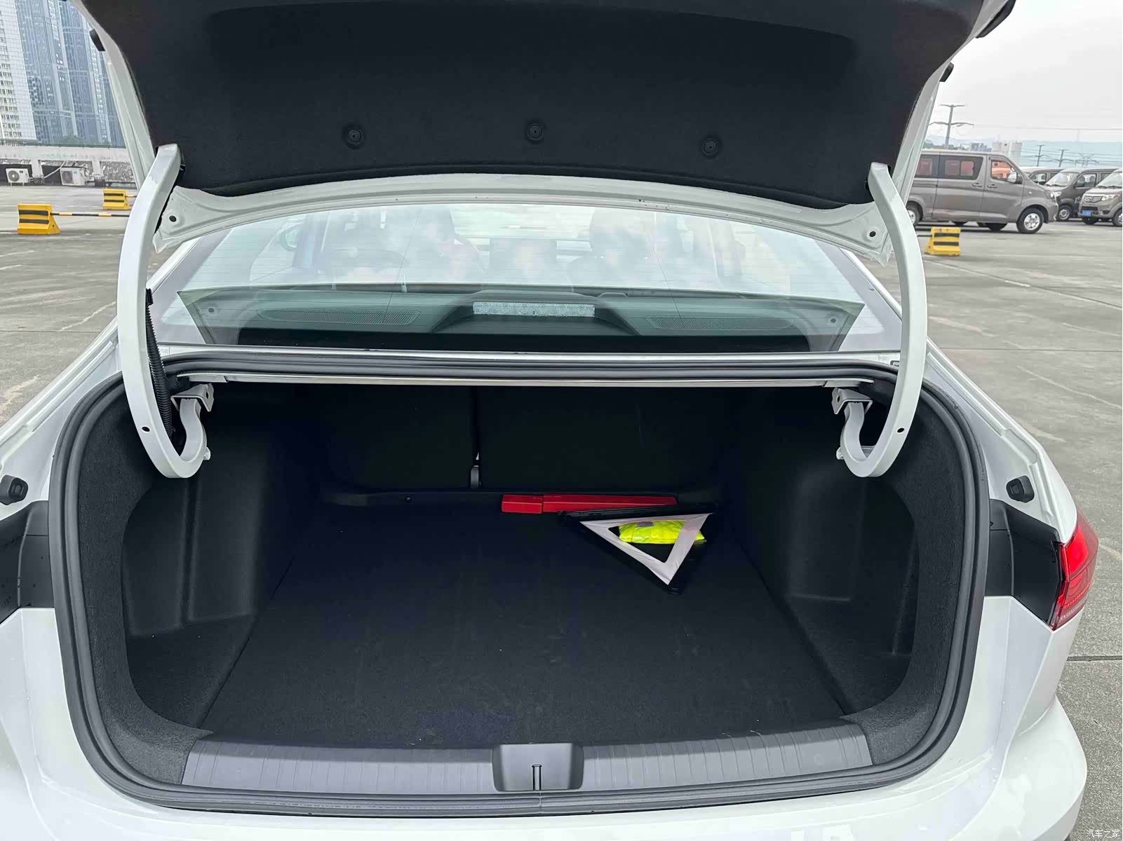 Volkswagen Sagitar, 2026 8
