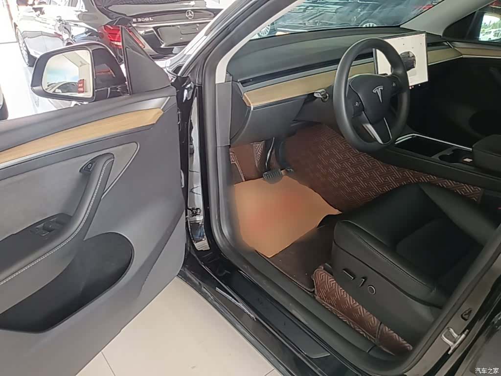 Tesla Model Y, 2023 16