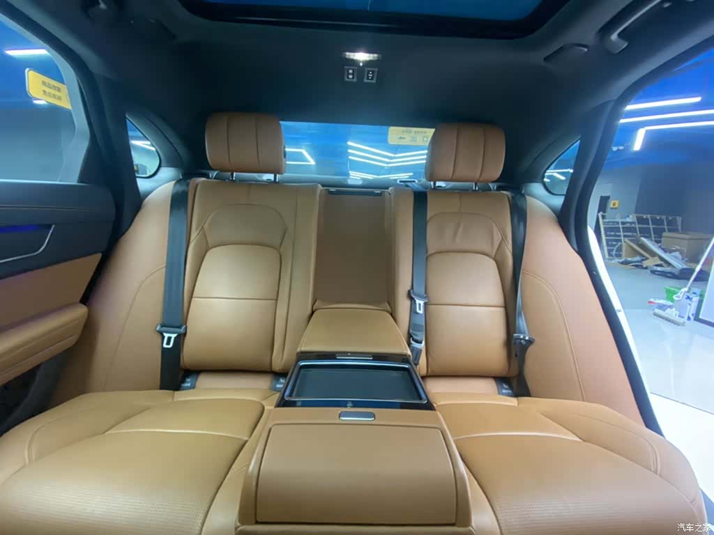 Land Rover P300, 2024 22