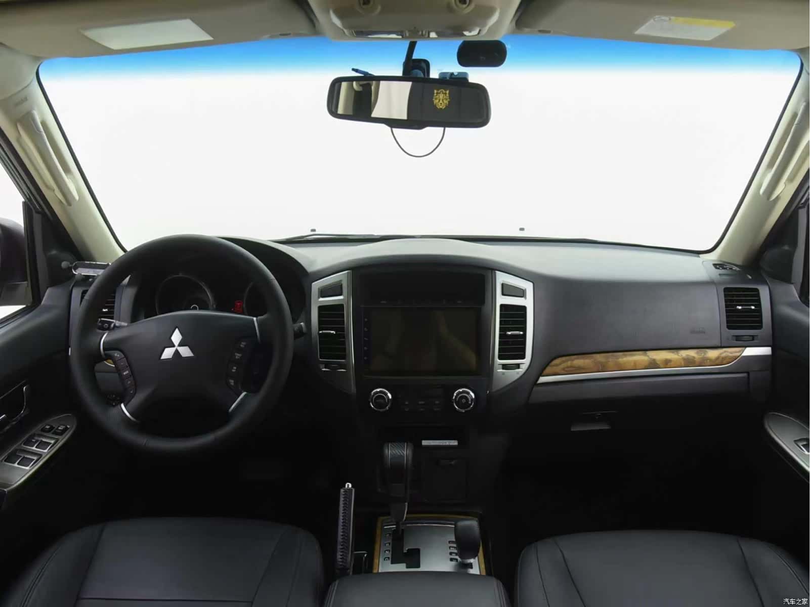 Mitsubishi Pajero, 2020 15
