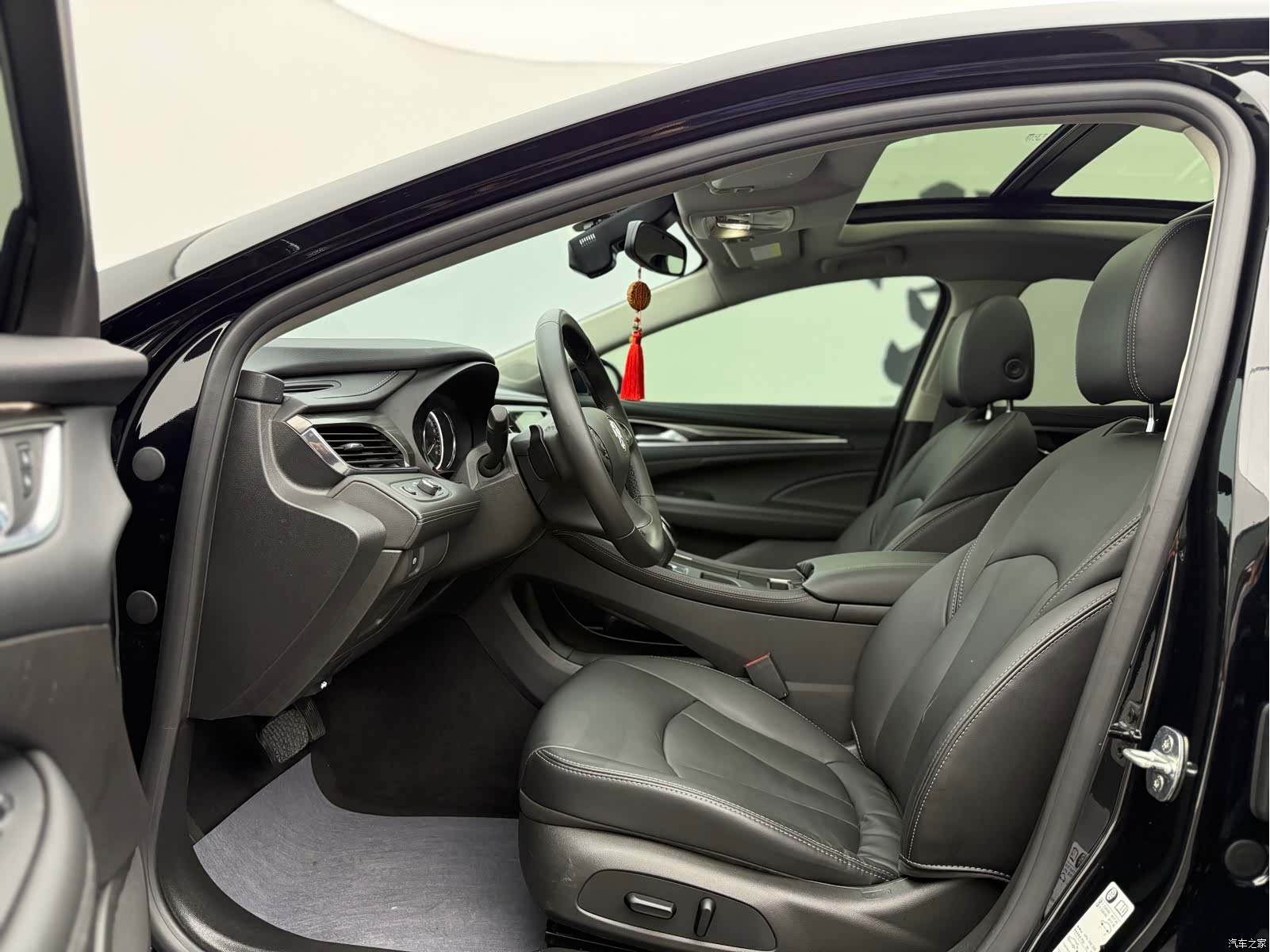 Buick LaCrosse, 2023 все фото