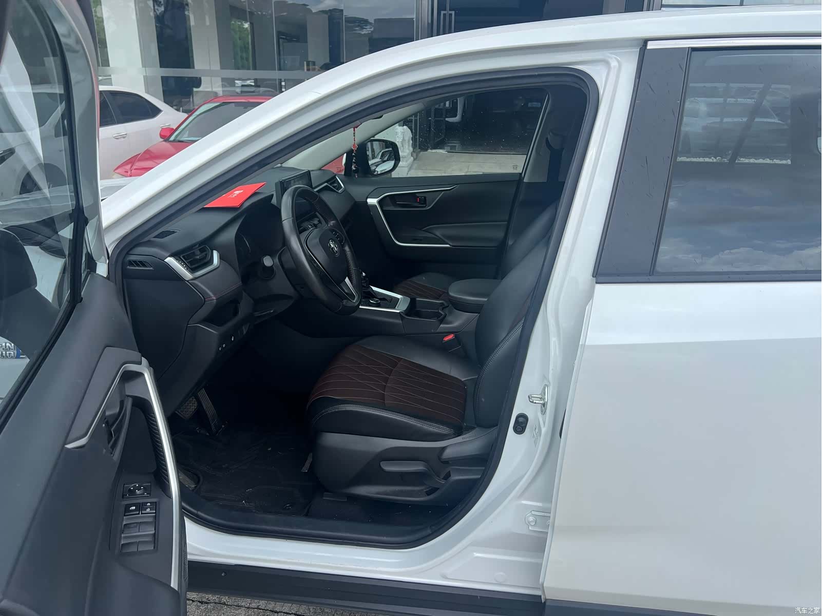 Toyota RAV4, 2022 все фото