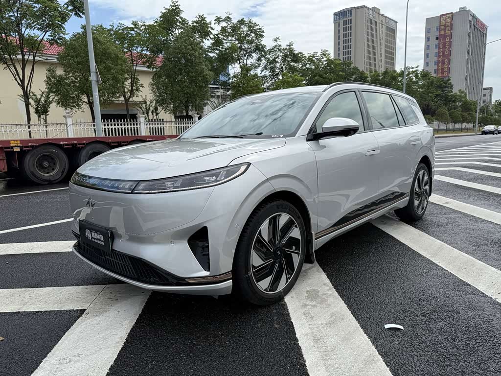 Dongfeng eπ008