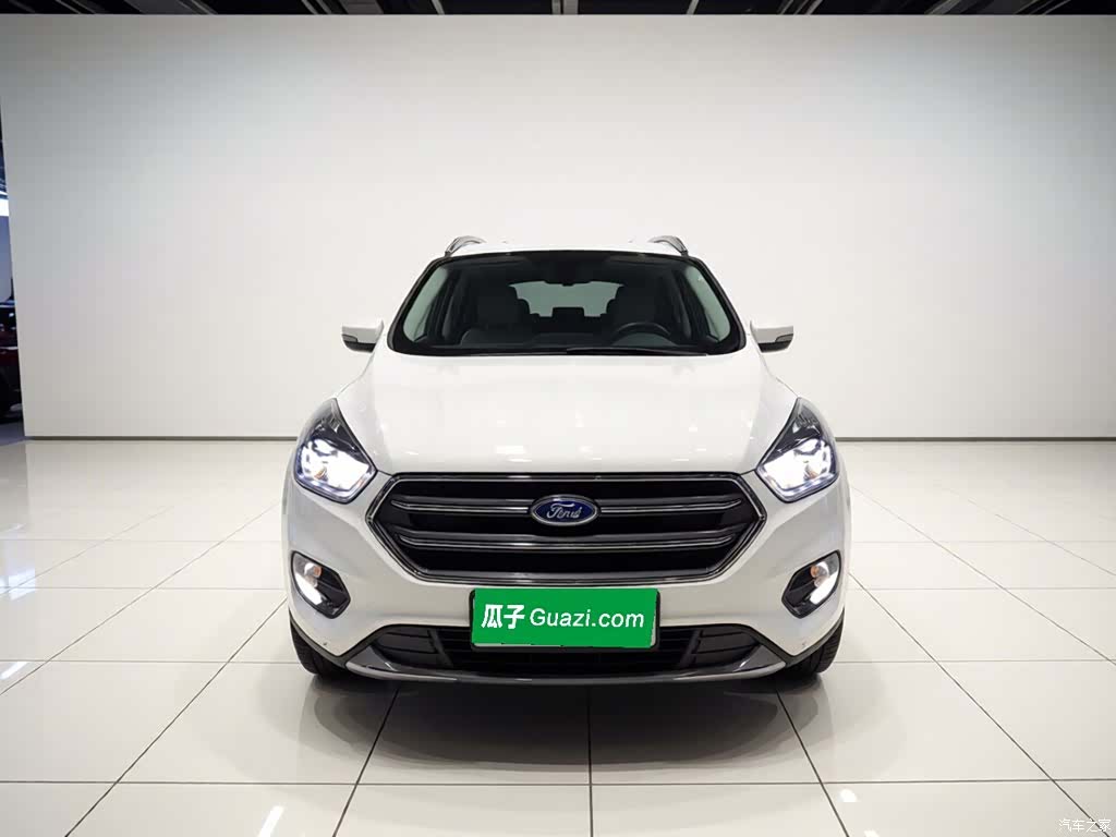 Ford Kuga, 2021 3