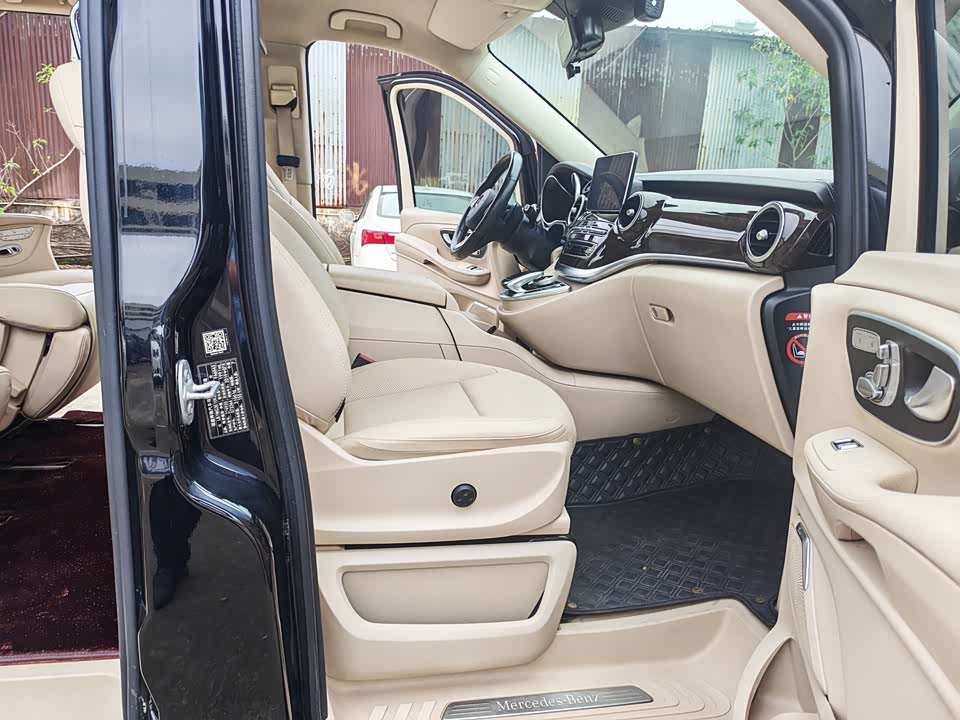 Mercedes-Benz V-class