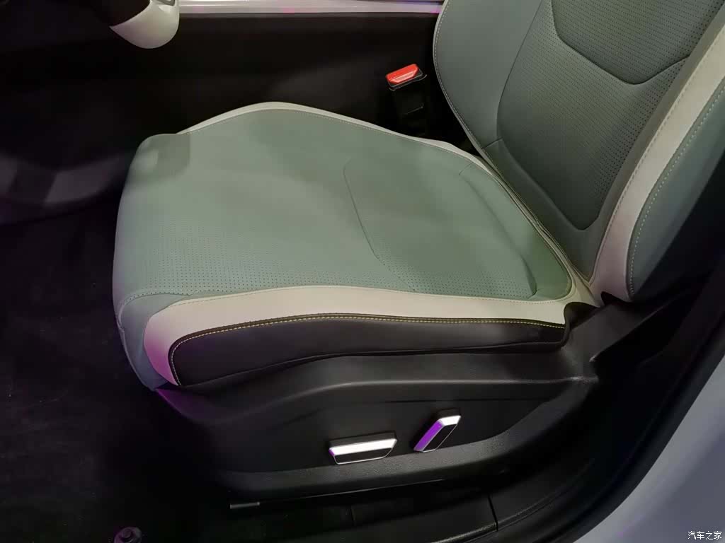 Geely Emgrand, 2023 20