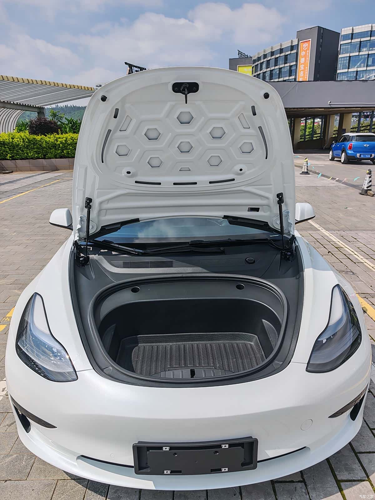 Tesla Model 3, 2022 28