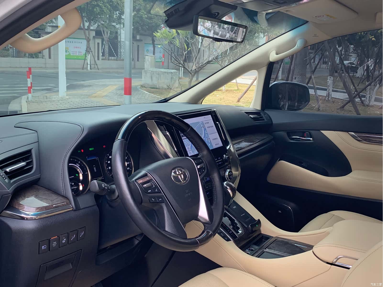 Toyota Alphard, 2022 6