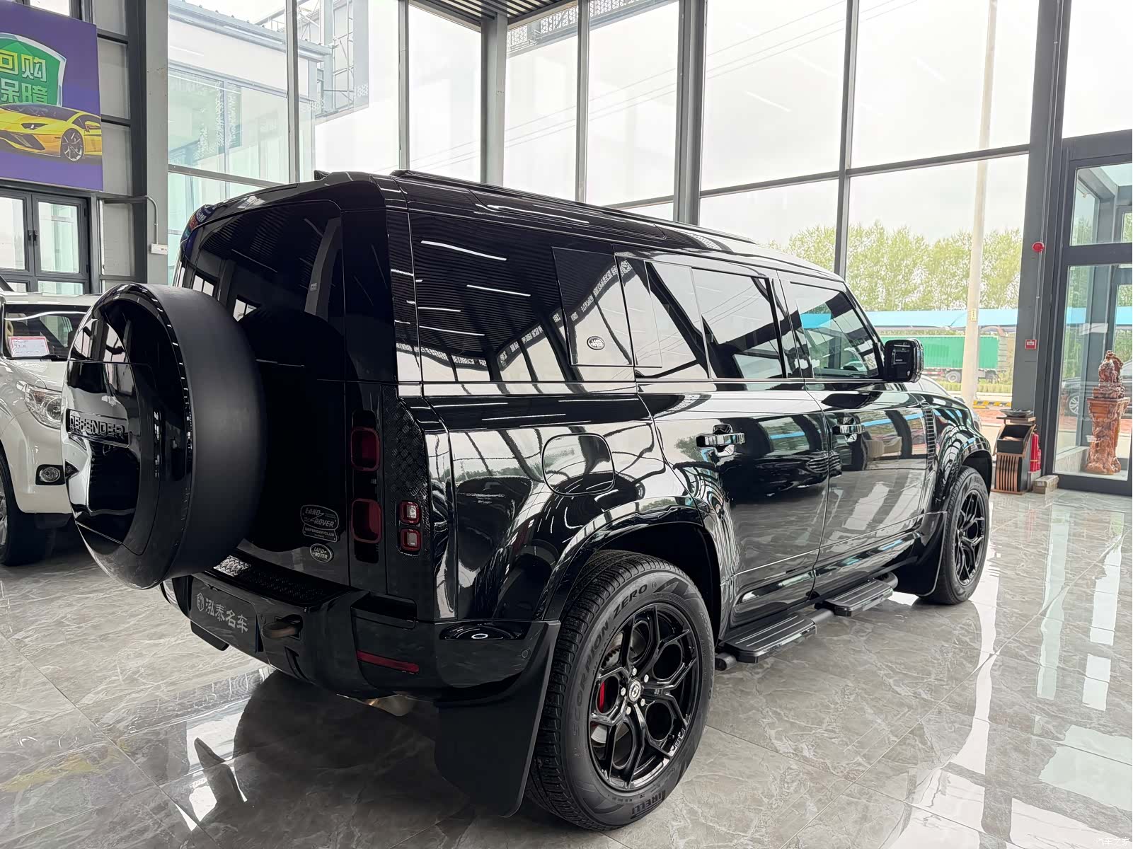Land Rover Defender, 2023 15