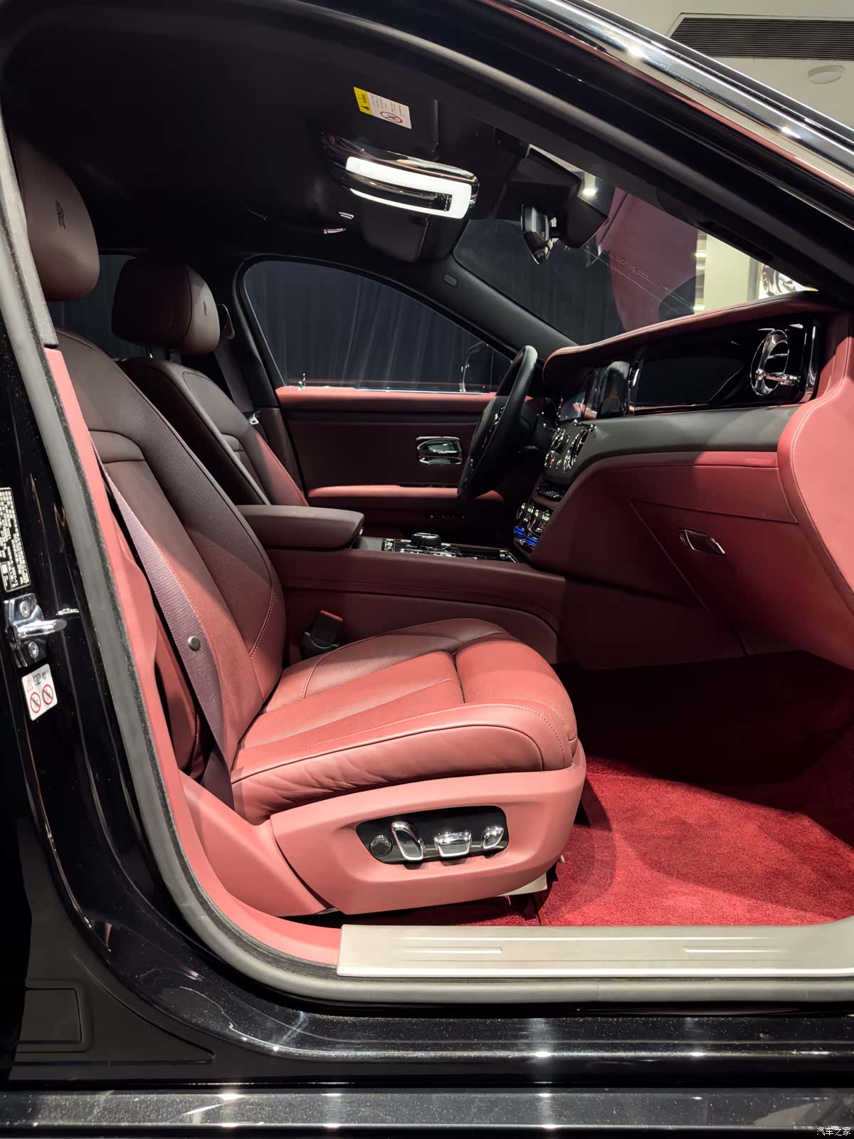 Rolls-Royce Ghost, 2022 11