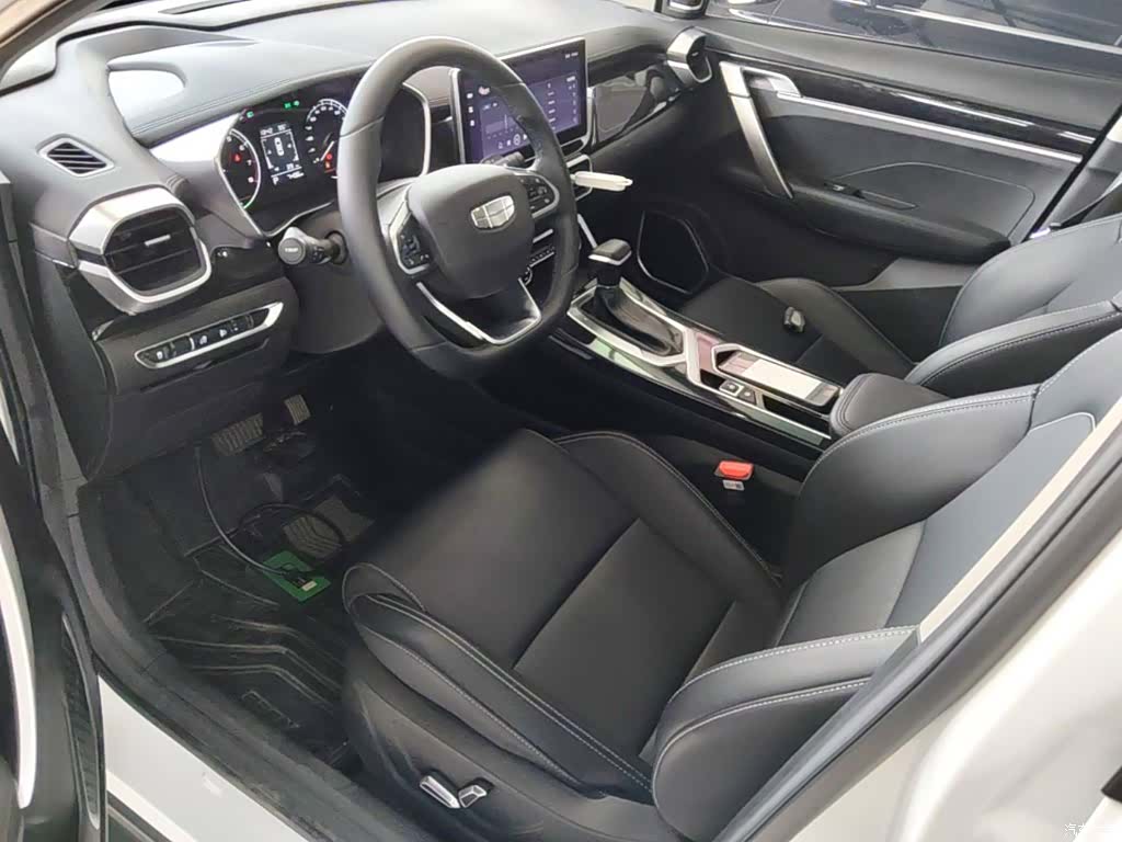 Geely Coolray, 2025 15