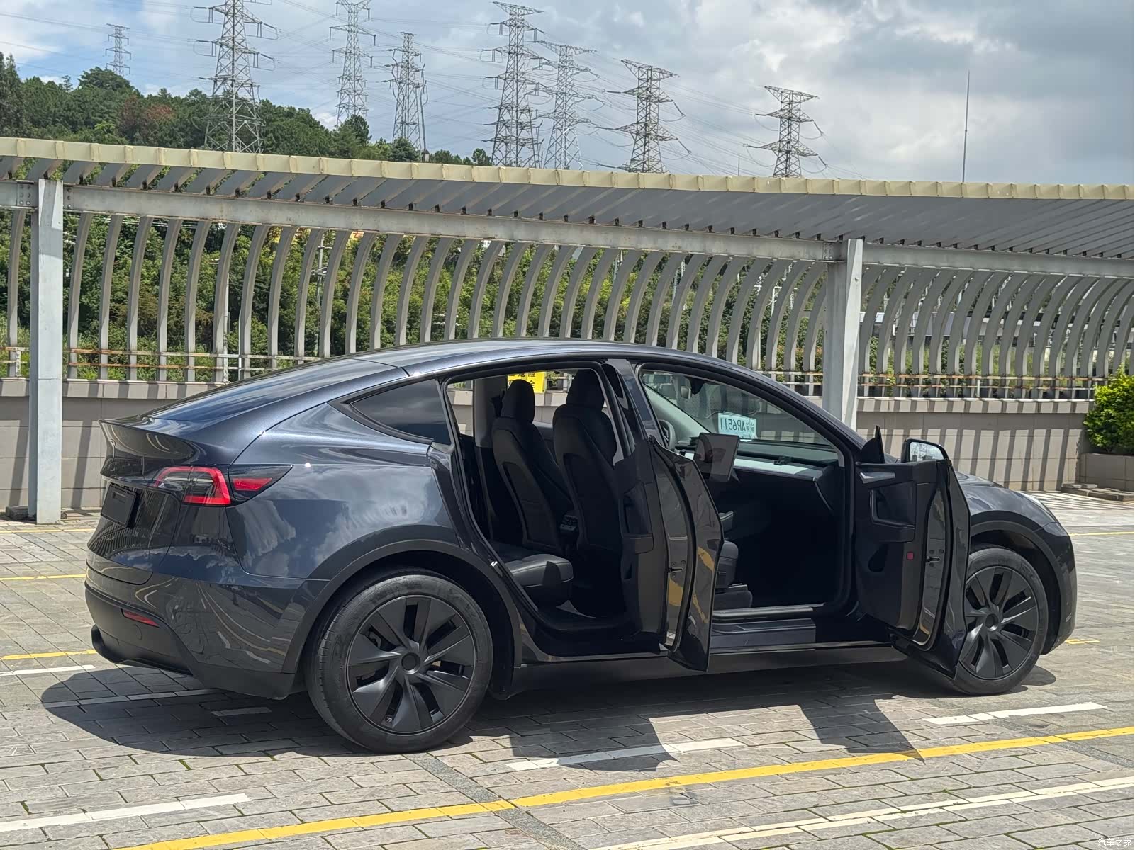 Tesla Model Y, 2024 16