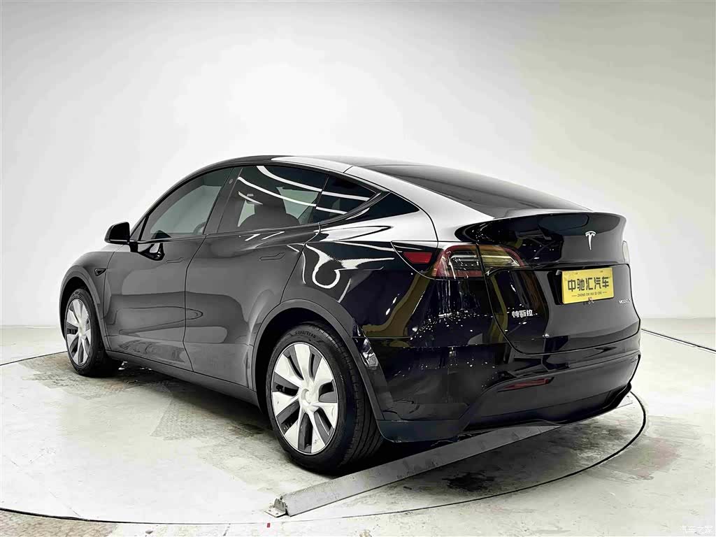 Tesla Model Y, 2023 19
