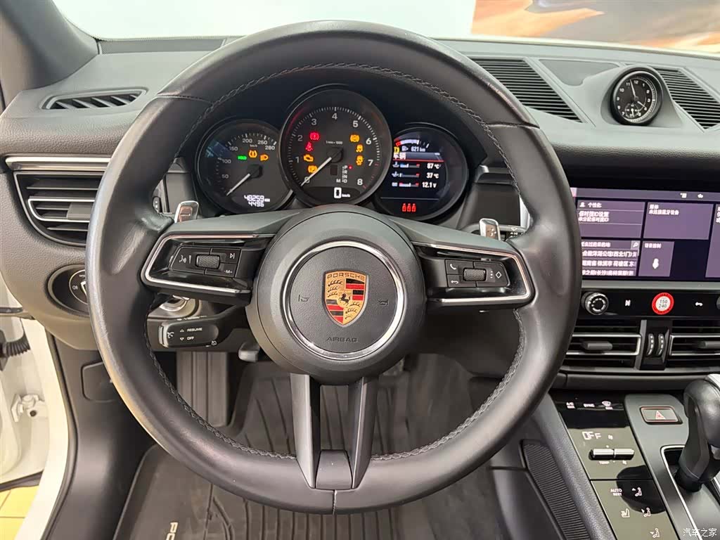 Porsche Macan, 2023 все фото