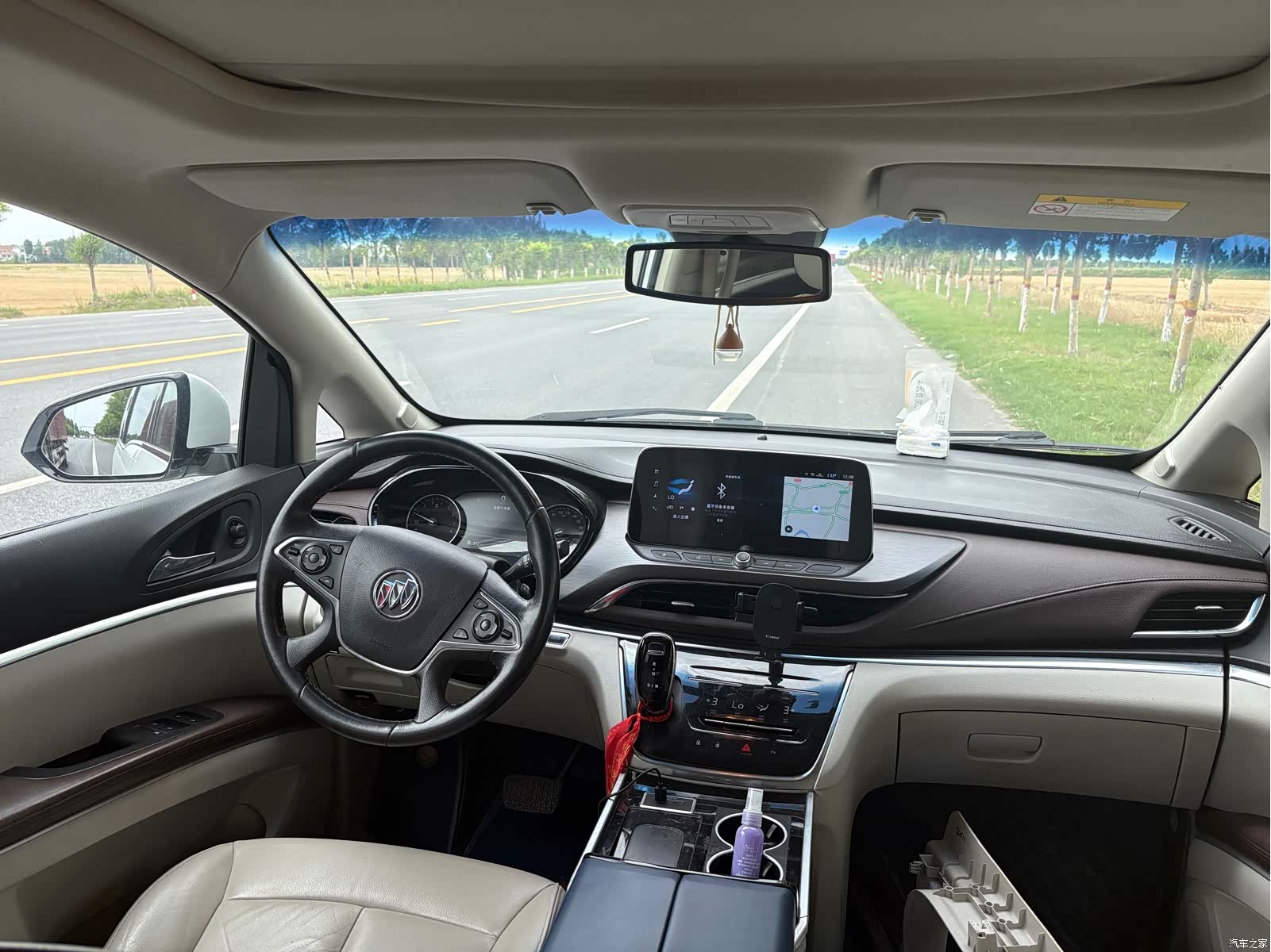 Buick GL8, 2021 3