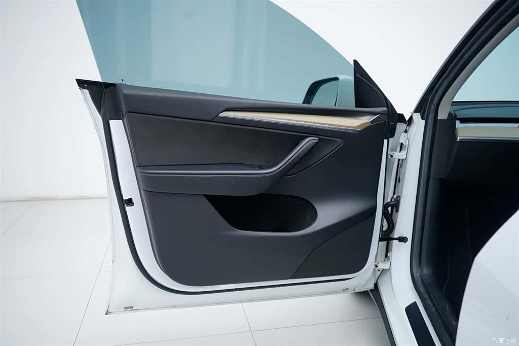 Tesla Model Y, 2022 11