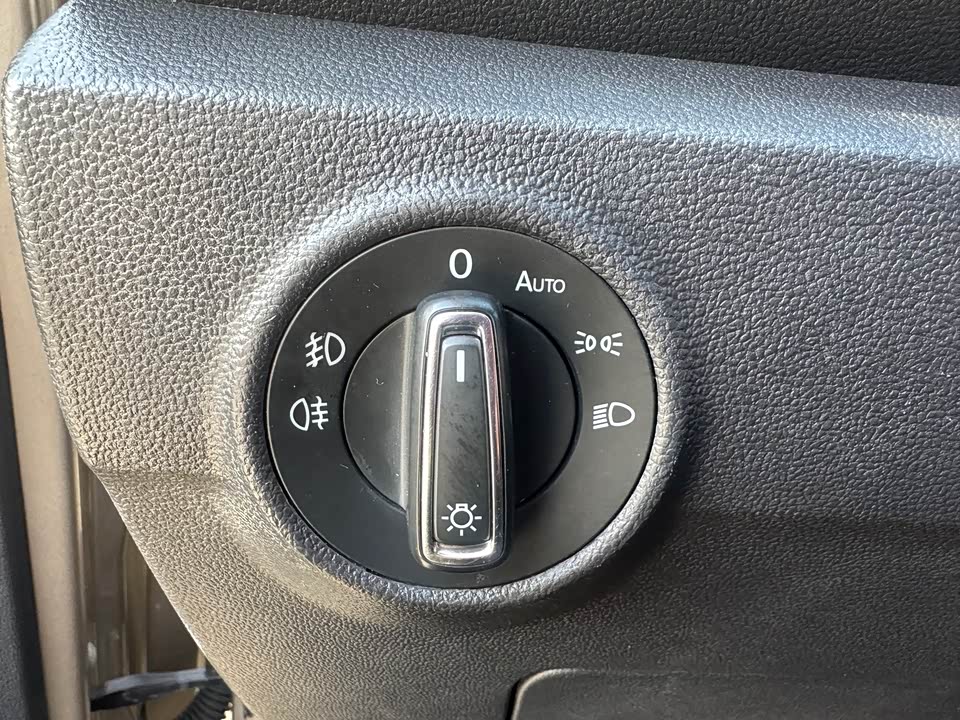 Volkswagen T-ROC exploring Songs