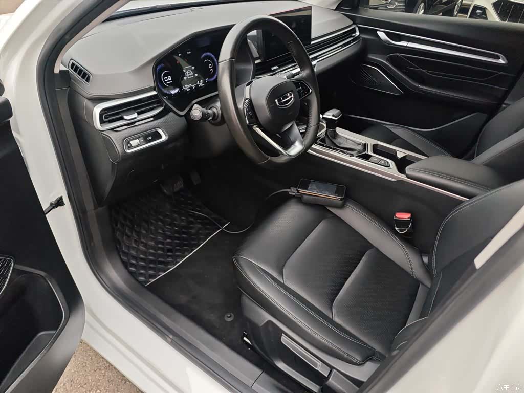 Geely Emgrand, 2023 16