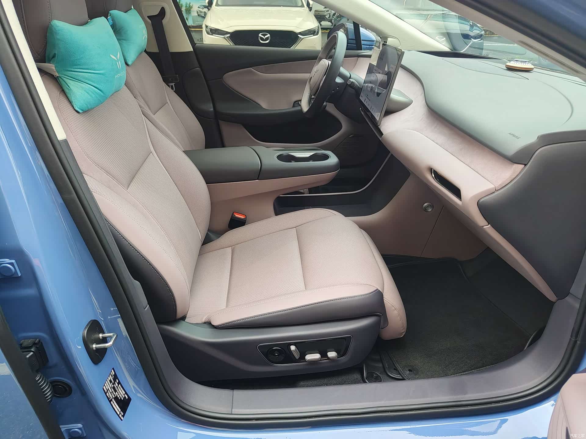 Hongqi 05, 2025 21