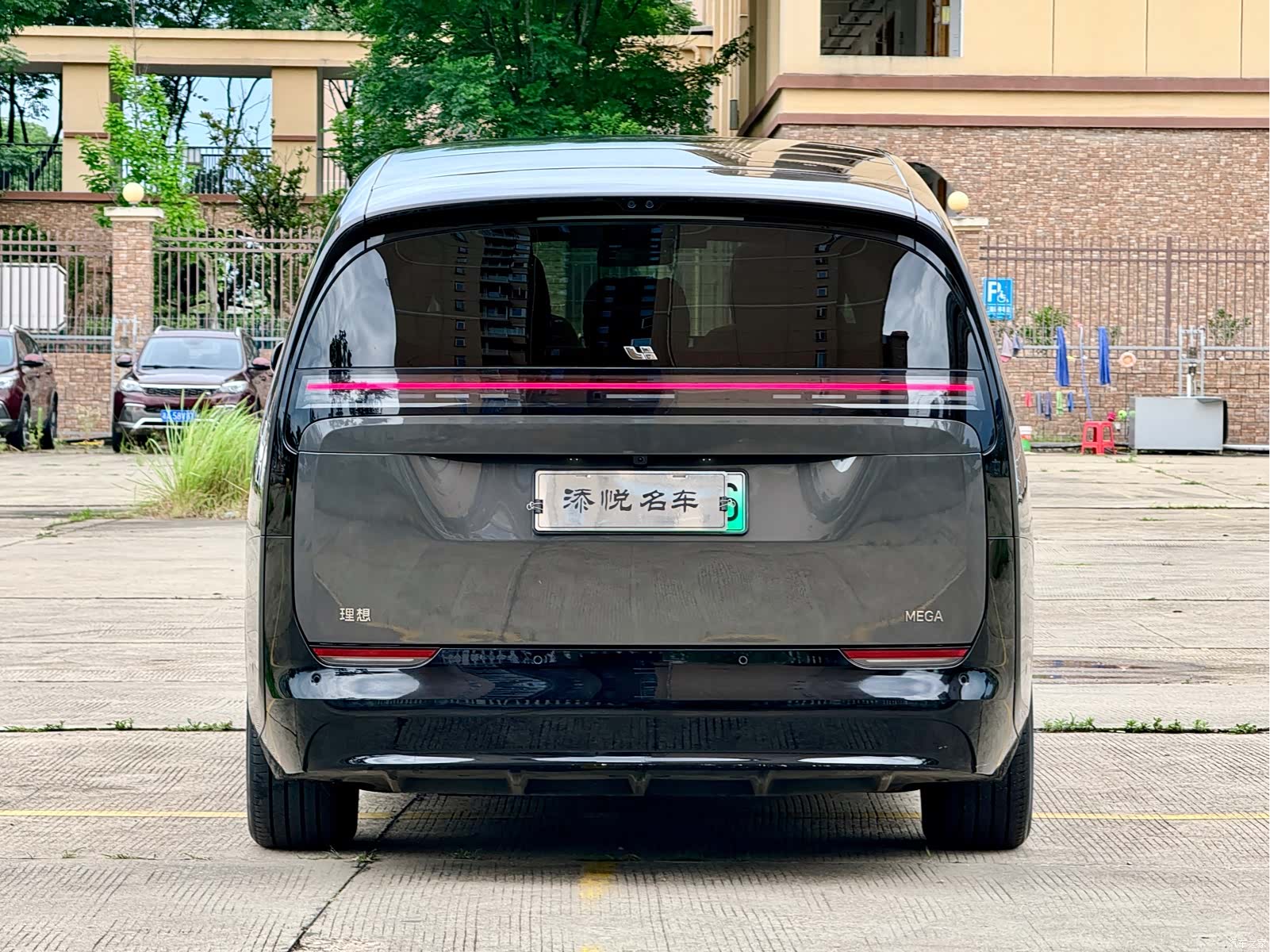 Li Auto MEGA, 2024 6