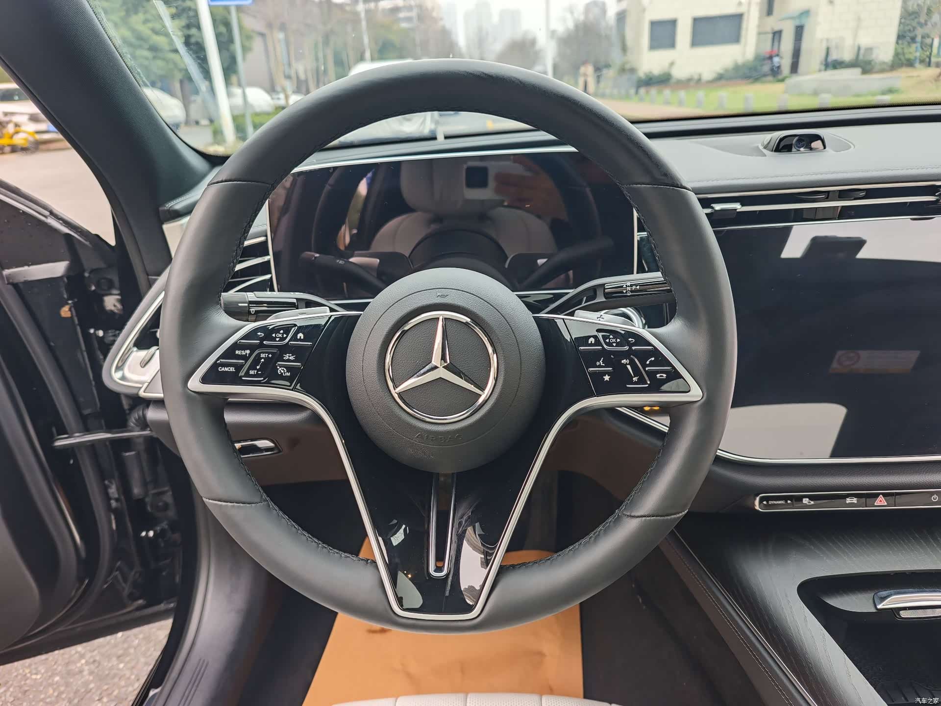 Mercedes-Benz E-Class, 2024 11