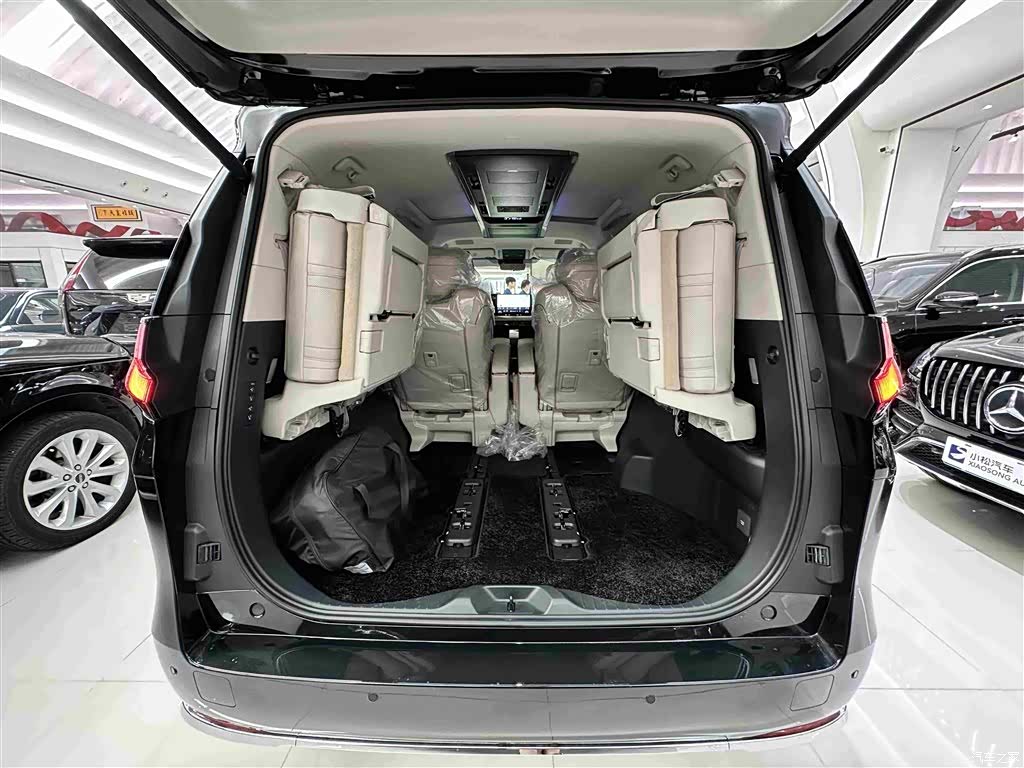 Lexus LM, 2026 31
