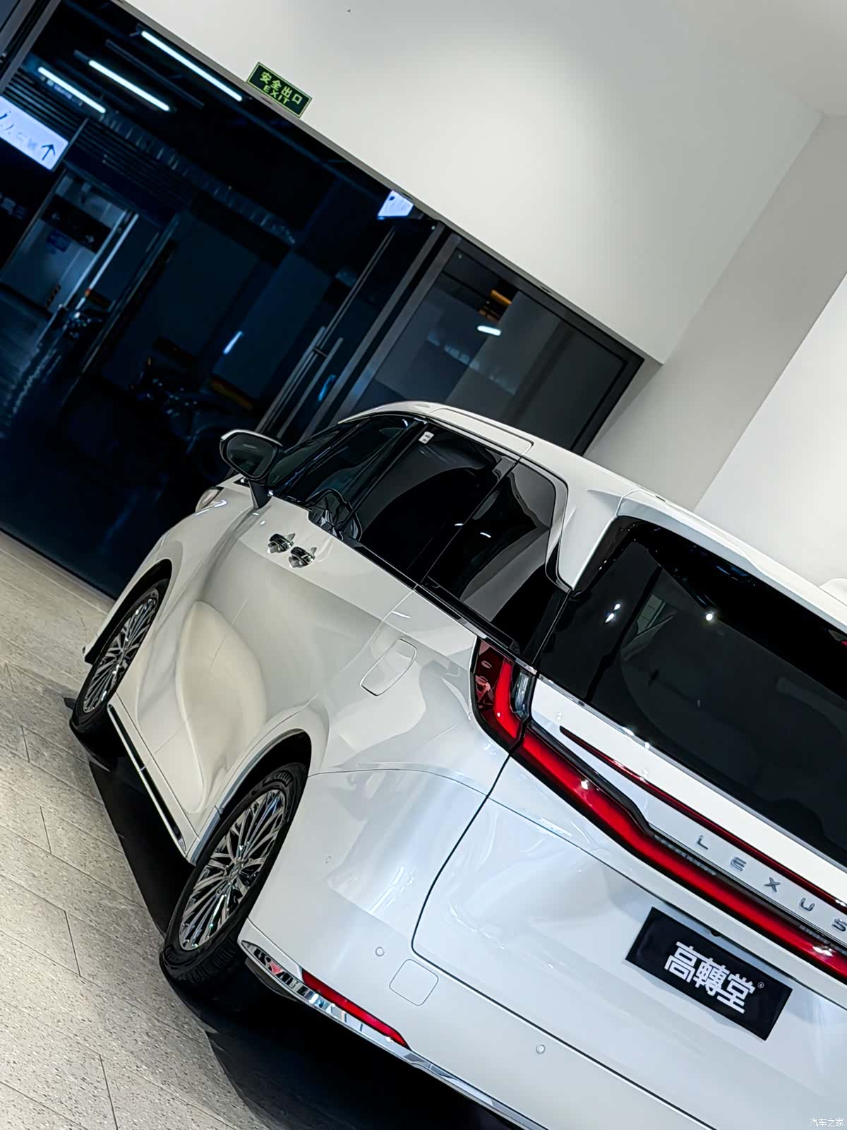 Lexus LM, 2025 18