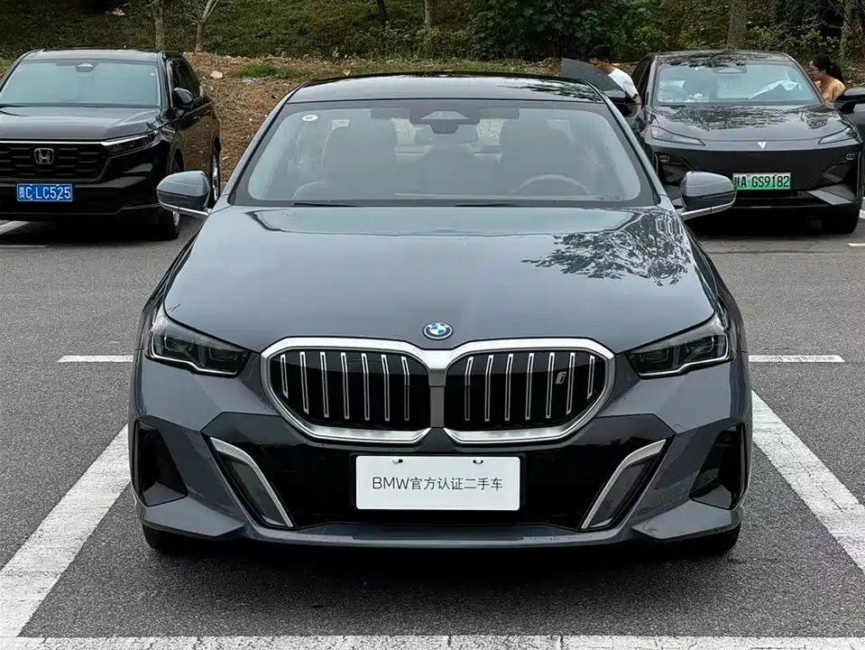 BMW i5