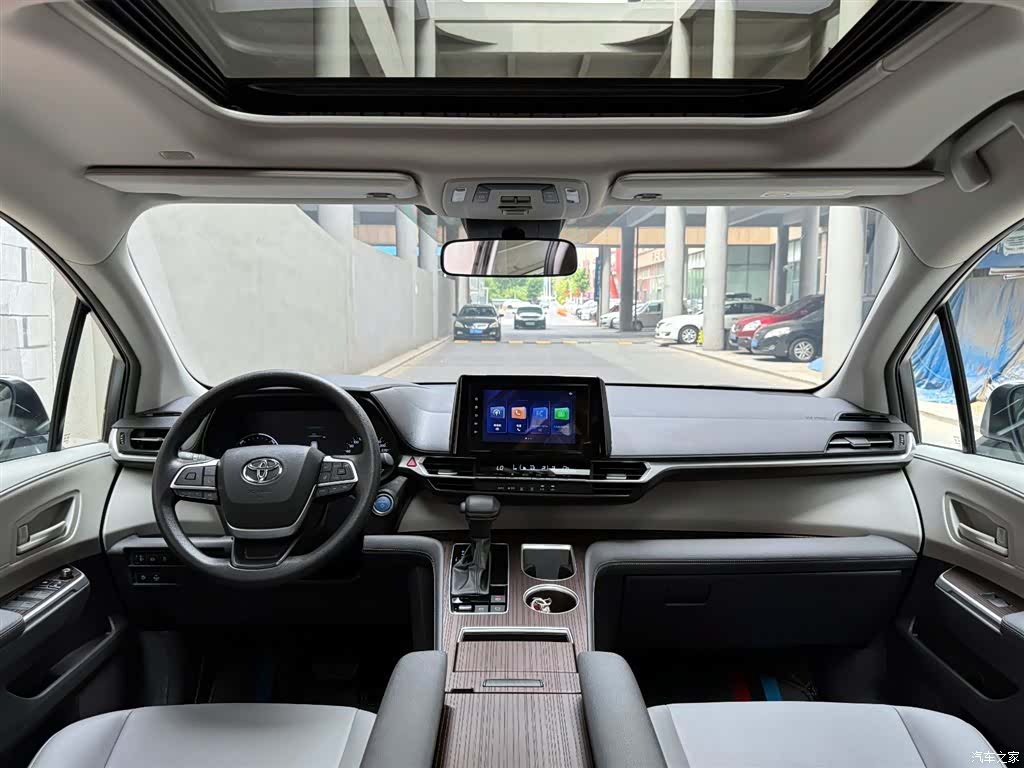 Toyota Granvia, 2023 11
