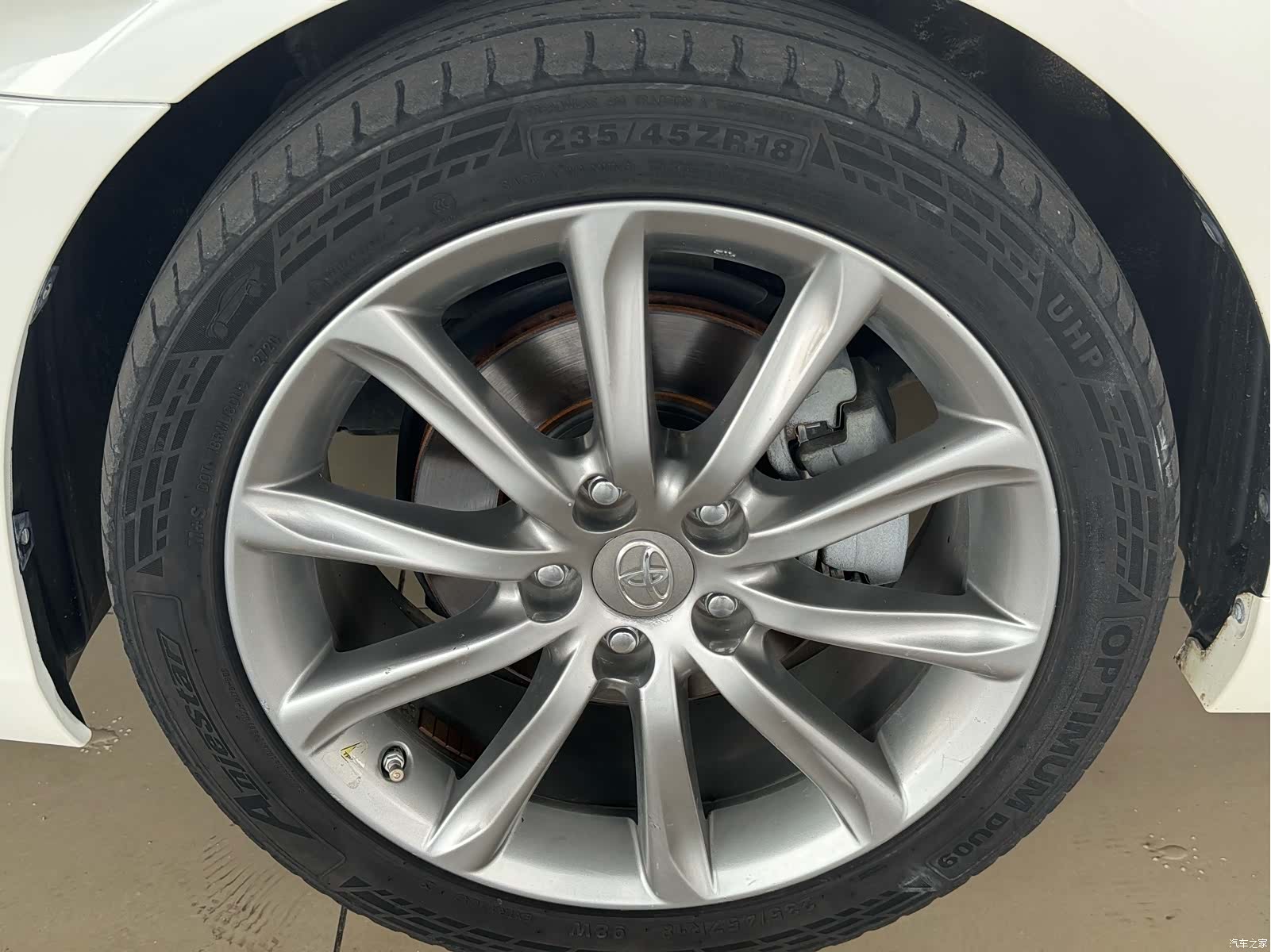 Toyota 2.5V, 2017 16