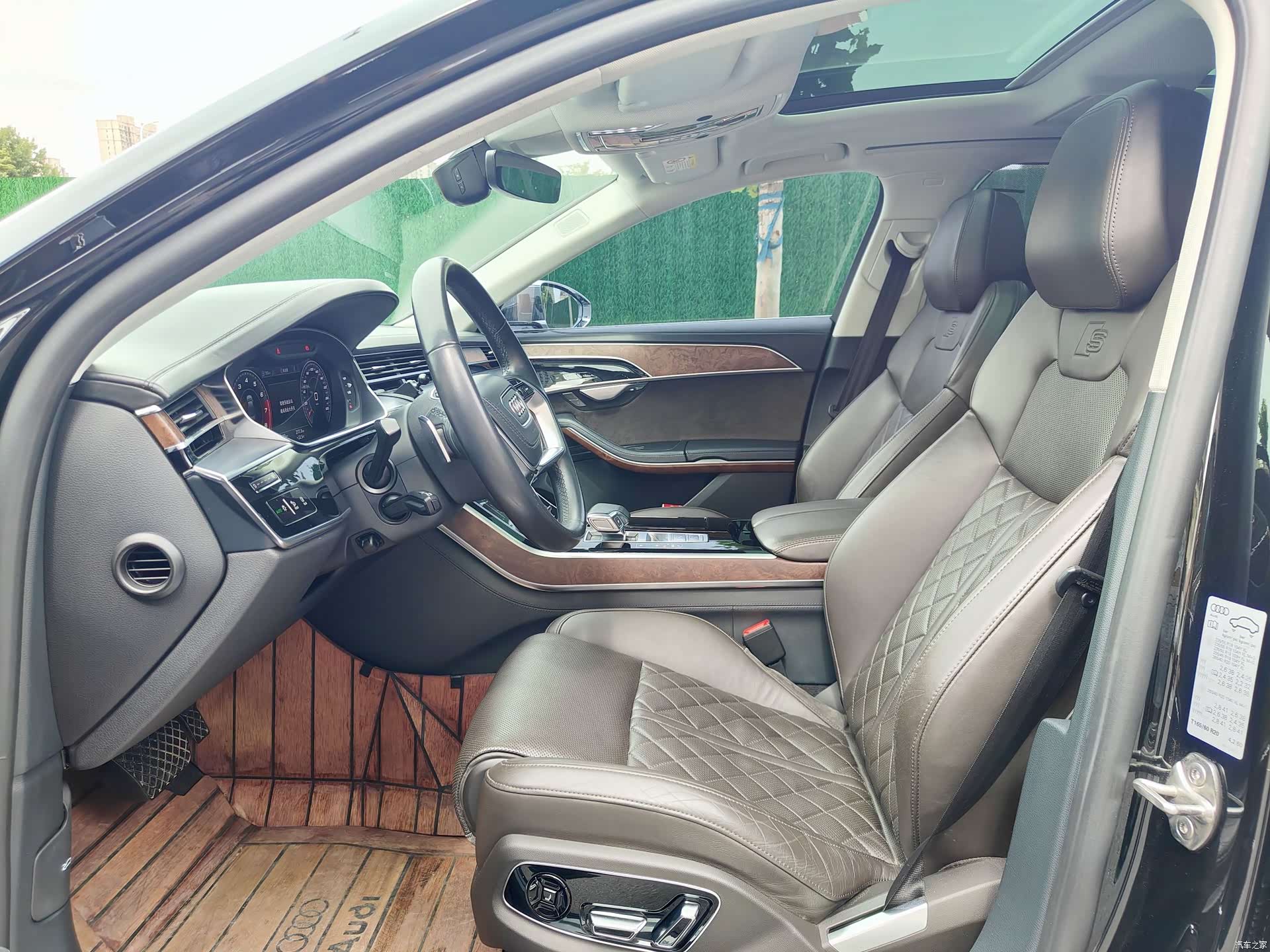 Audi A8L, 2021 4