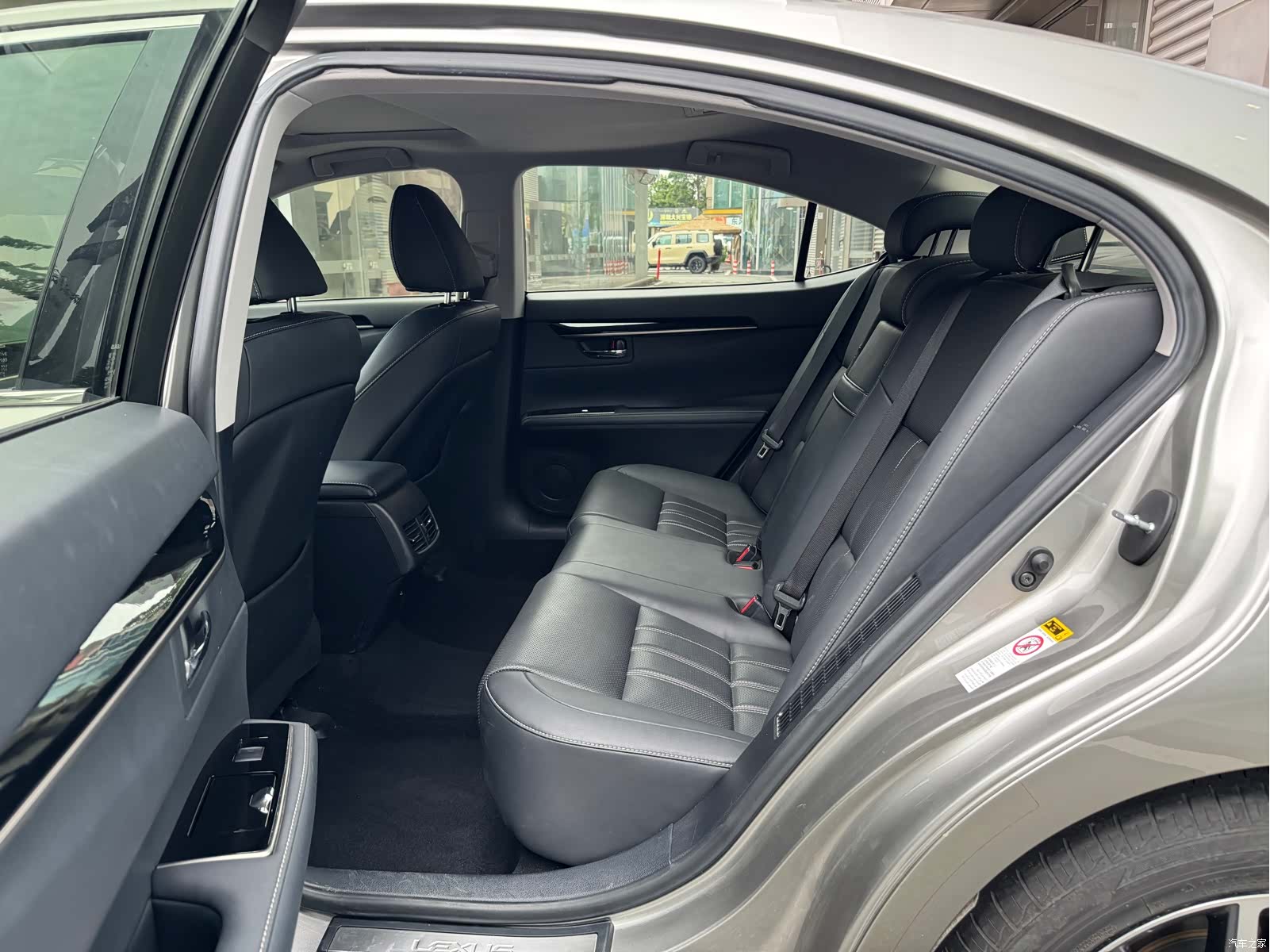 Lexus ES, 2018 все фото