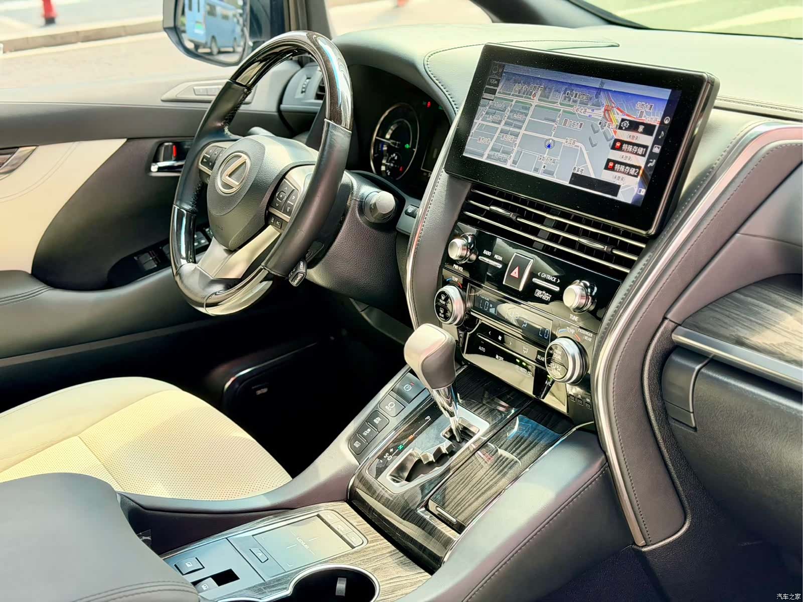 Lexus LM, 2021 8