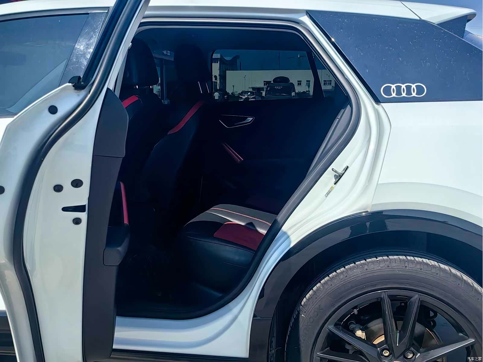 Audi Q2L, 2020 8