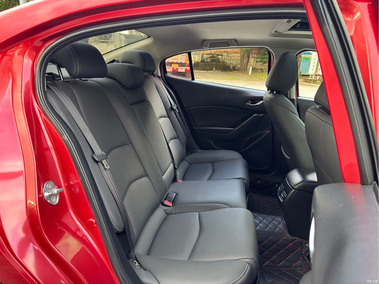 Mazda Mazda3, 2017 16