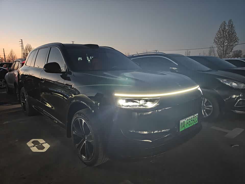 AITO Ask the world M8