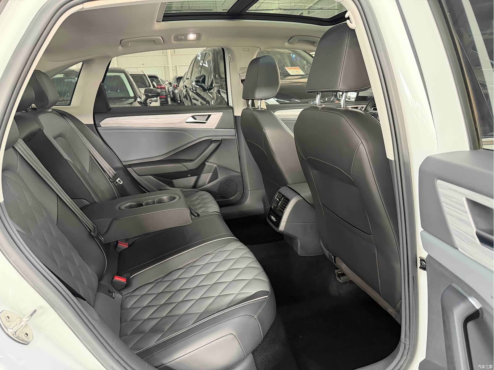 Volkswagen Sagitar, 2022 16