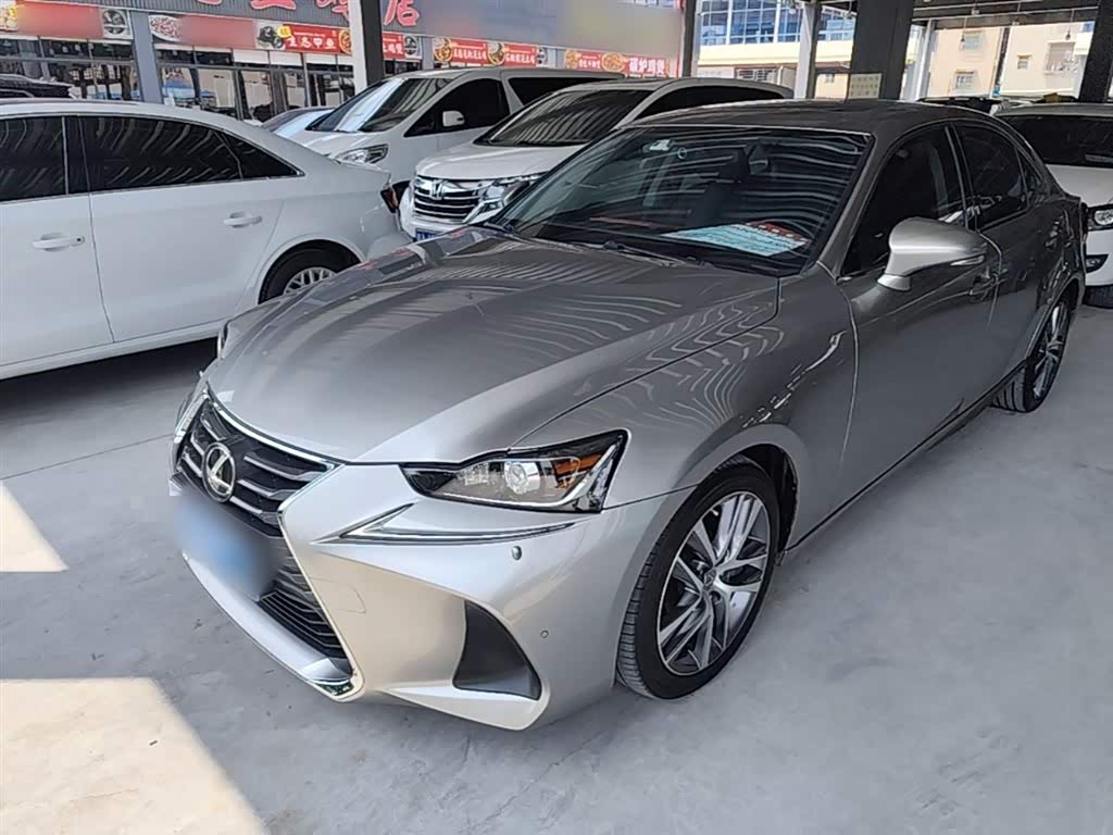 Lexus IS