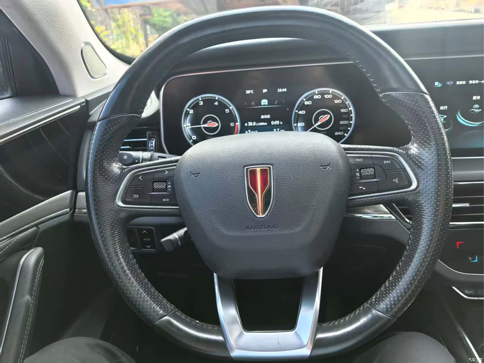 Hongqi HS5, 2021 8