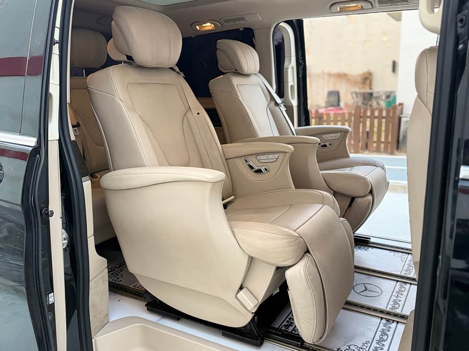 Mercedes-Benz V-class