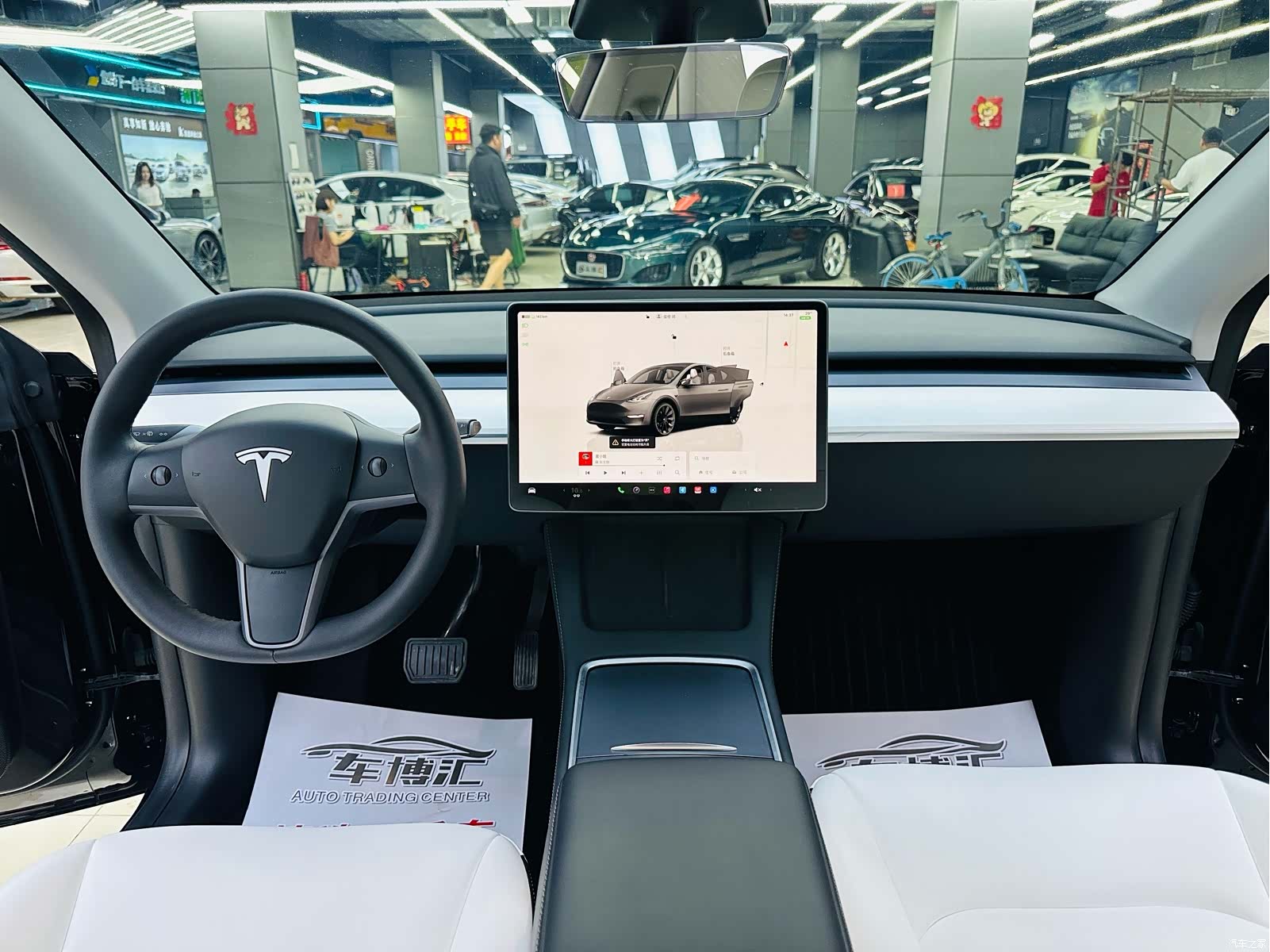 Tesla Model Y, 2023 14