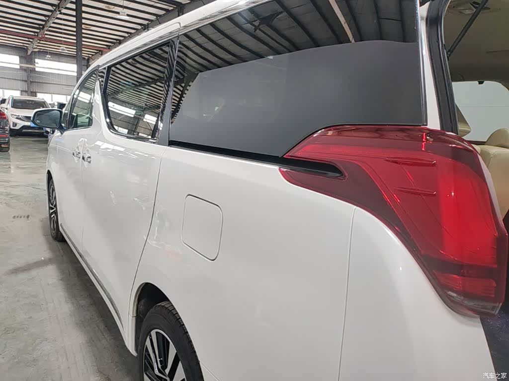 Toyota Alphard, 2018 все фото