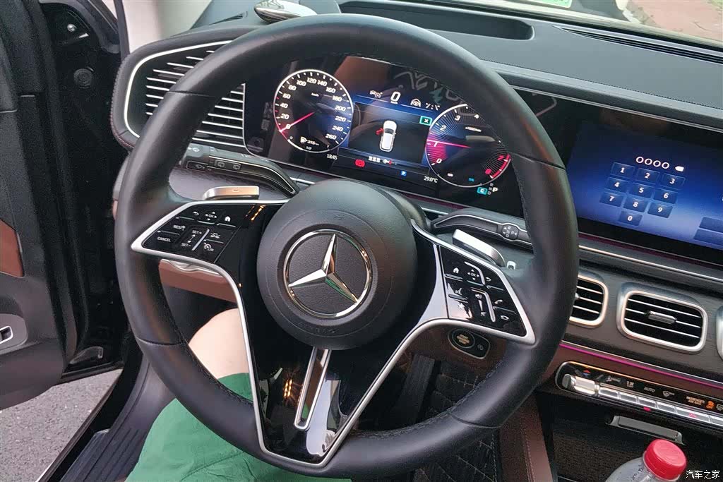 Mercedes-Benz GLE, 2024 15